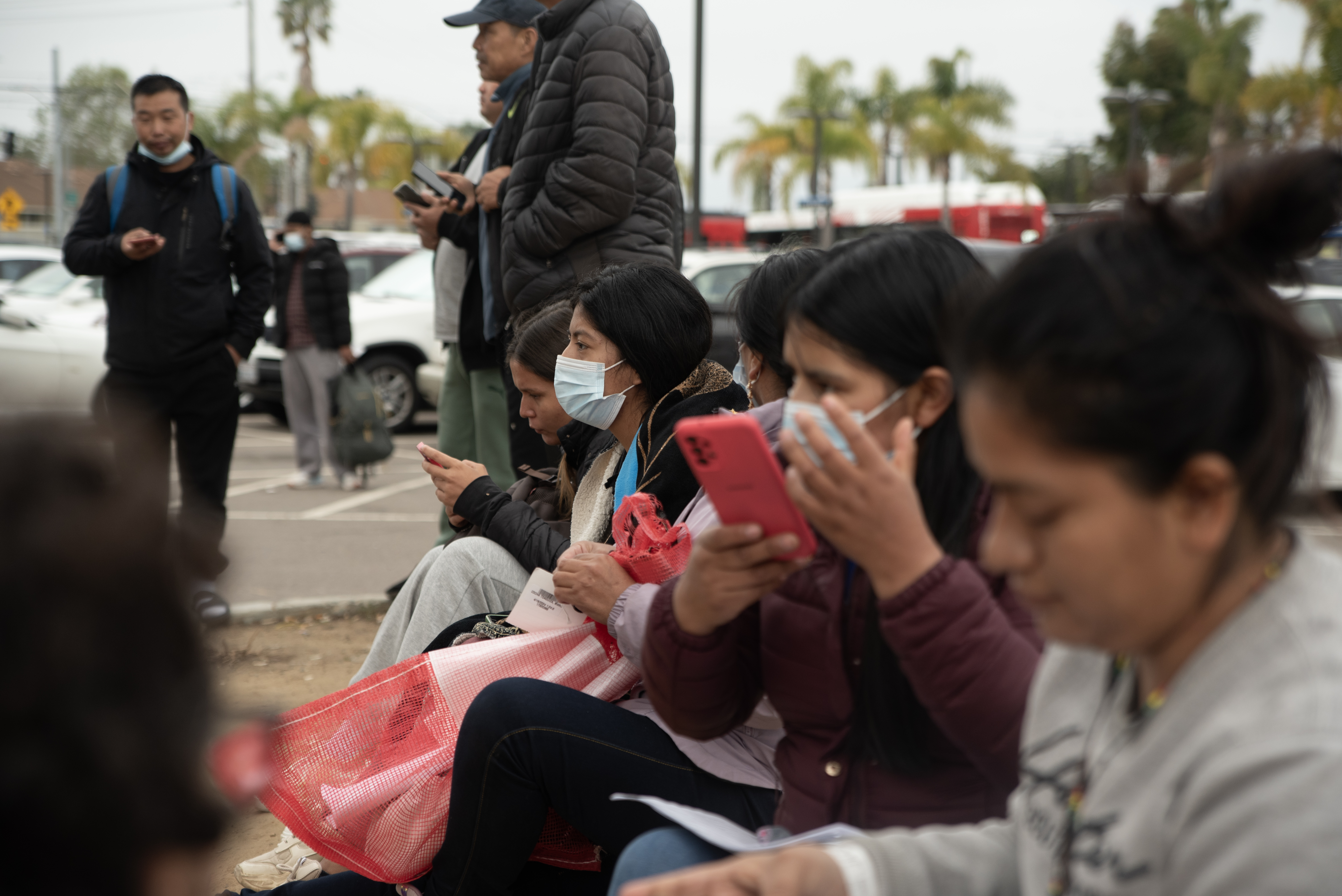 Migrant drop offs continue in San Diego despite influx of federal funds - Vimarsana News