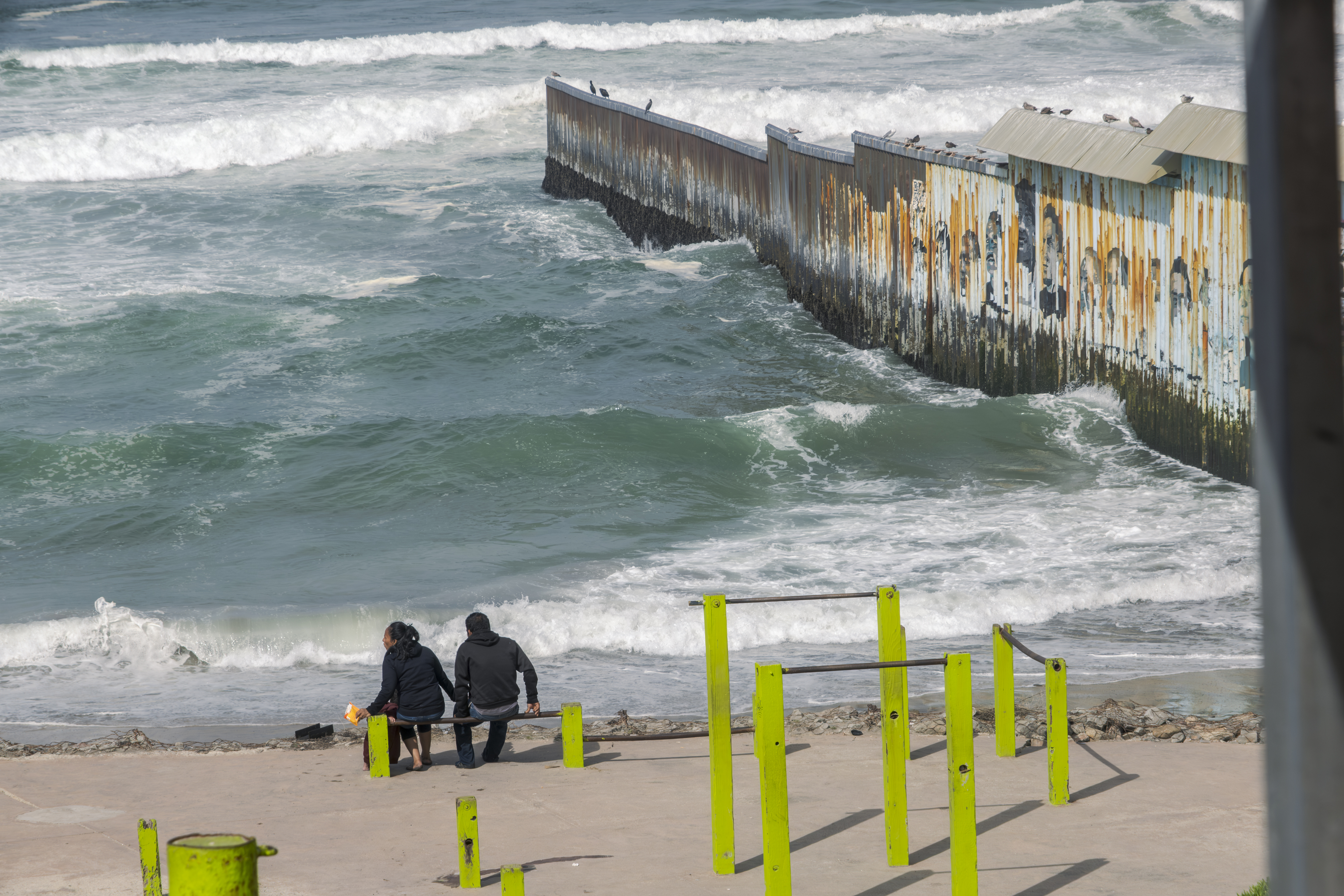 More migrants are drowning in the Pacific Ocean, prompting lifeguards on both sides of the border to respond - Vimarsana News