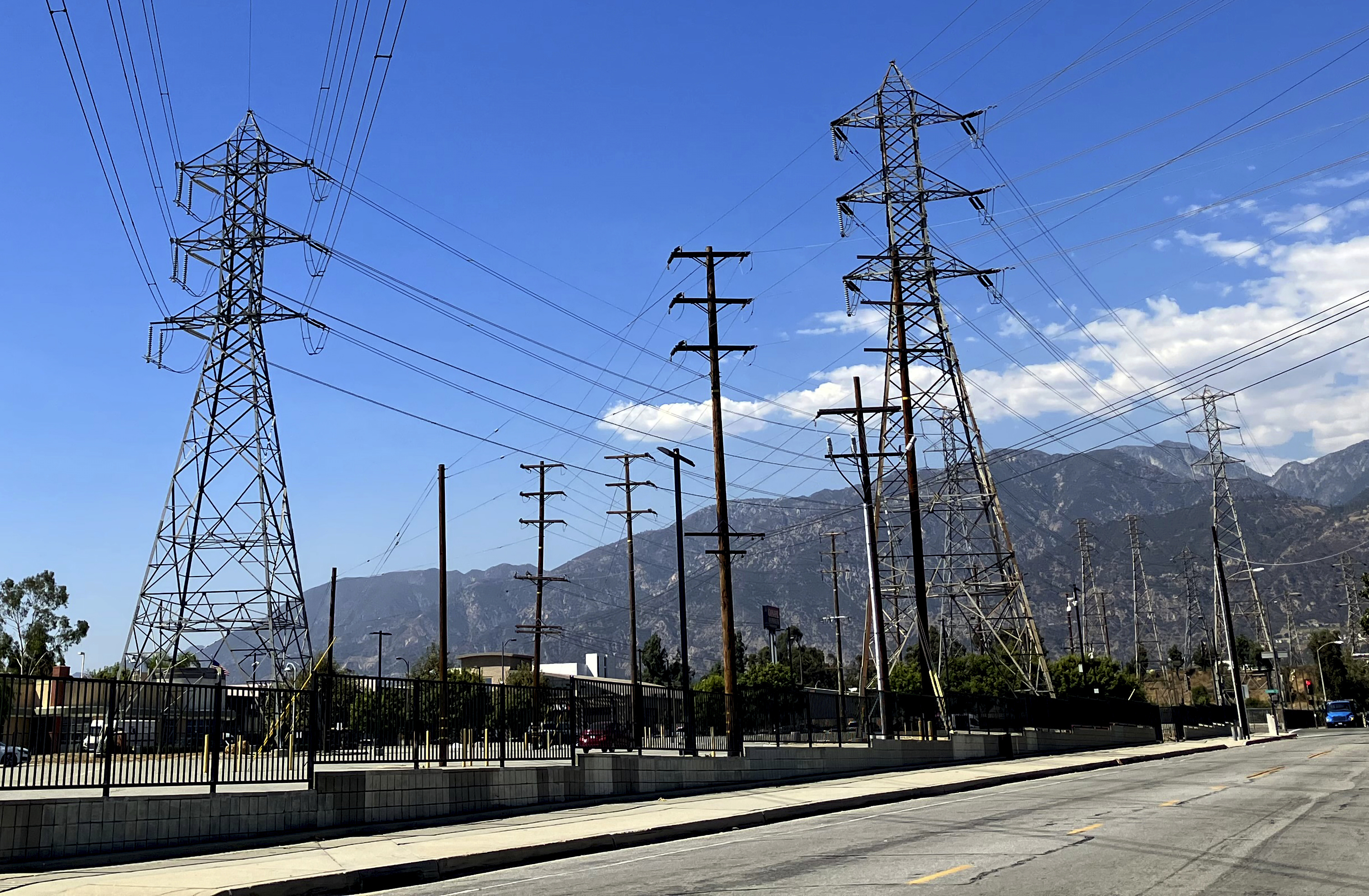 California proposal would change how power bills are calculated, aiming to relieve summer spikes - Vimarsana News