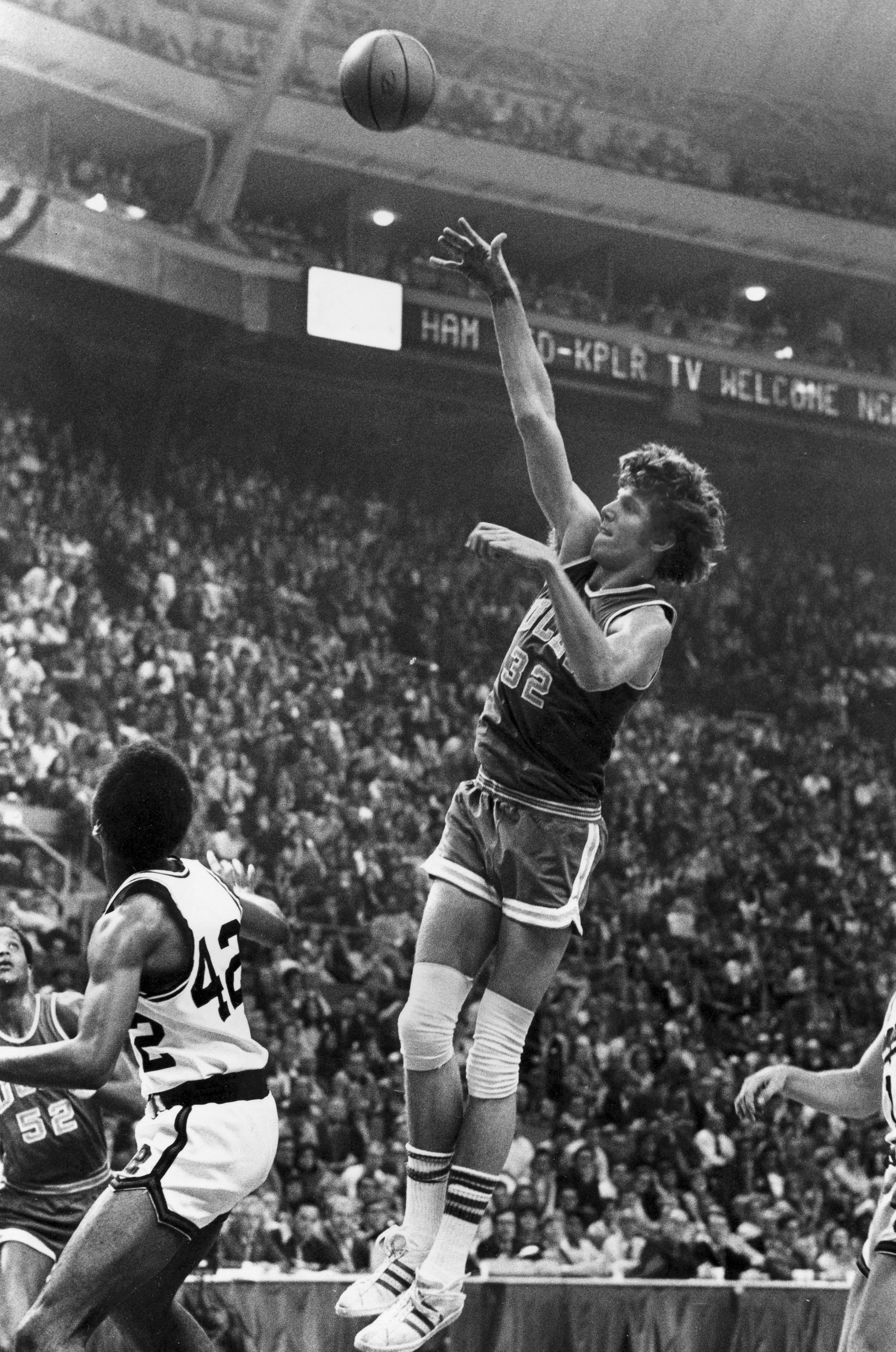 Bill Walton loved his bike and his hometown of San Diego. He died of cancer at age 71 - Vimarsana News